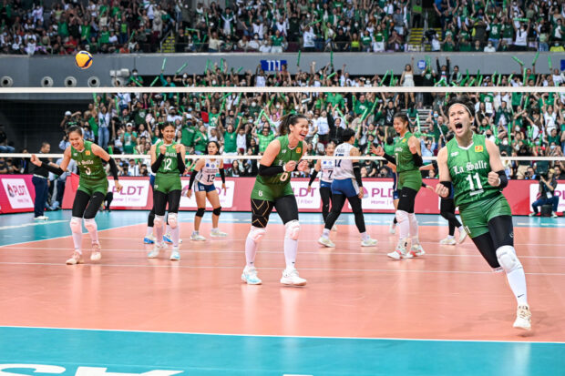La Salle Lady Spikers clinch the UAAP Season 85 women's volleyball championship.  -UAAP PHOTO