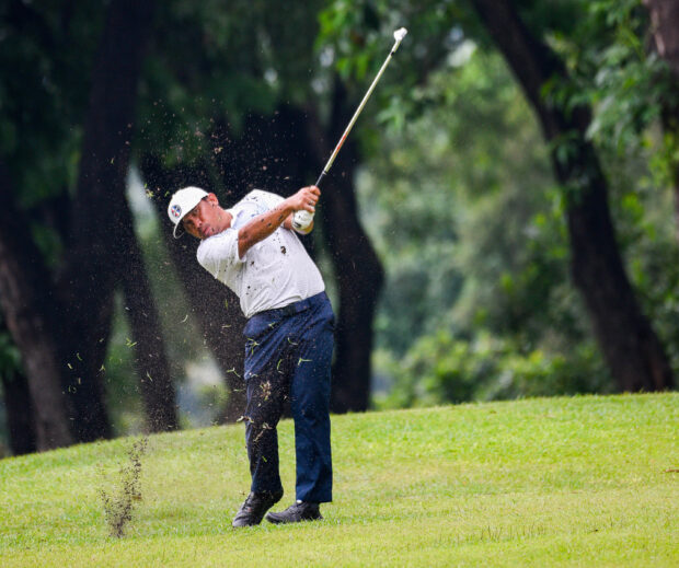Joenard Rates zooms his way to the top in the first round. —PHOTO BY PILIPINAS GOLF 