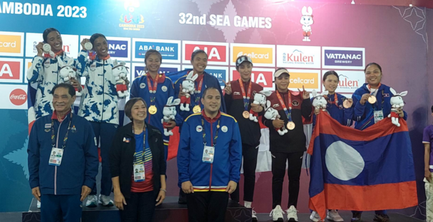 Noelle Conchita Zoleta Mañalac and Princess Lorben Ambos Catindig win gold in soft tennis for the Philippines in the 2023 SEA Games. –CONTRIBUTED PHOTO