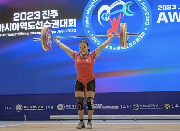 Vanessa Sarno in the 2023 Asian Weightlifting Championships. 