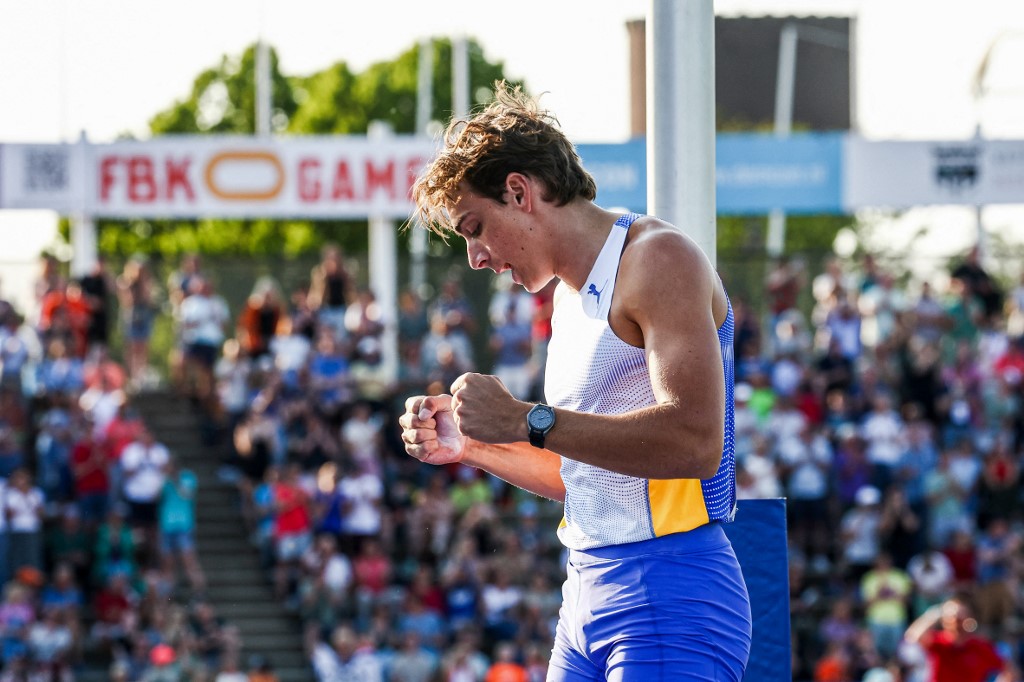 Mondo Duplantis sets new 2023 pole vault best Inquirer Sports