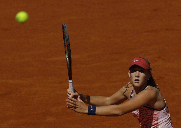 Quần vợt - Pháp mở rộng - Roland Garros, Paris, Pháp - ngày 3 tháng 6 năm 2023 Mirra Andreeva của Nga thi đấu trong trận đấu ở vòng ba với Coco Gauff của Mỹ 