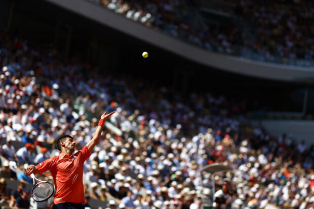 Quần vợt - Pháp Mở rộng - Roland Garros, Paris, Pháp - Ngày 4 tháng 6 năm 2023 Novak Djokovic của Serbia thi đấu trong trận đấu ở vòng 4 với 