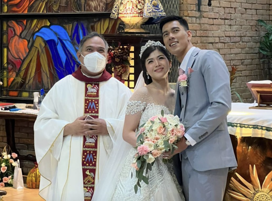 Volleyball player Bryan Bagunas ties the knot with Nicole Tracy Tan.