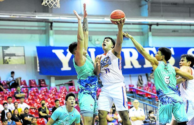 Dominick Fajardo (with ball)is thinking security first in
deciding basketball future.
—PBA IMAGES