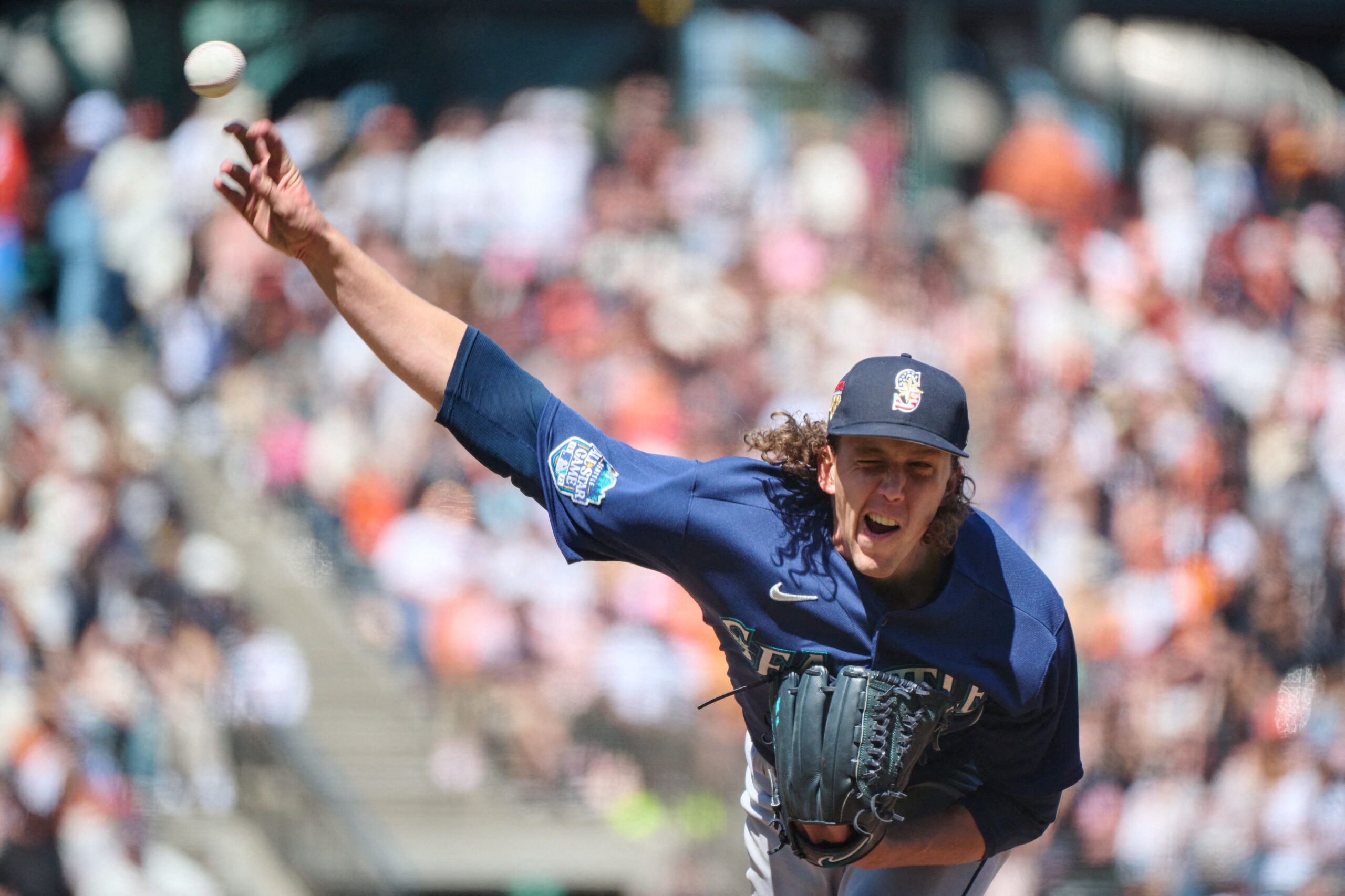 Logan Gilbert spins complete-game shutout, Mariners top Giants