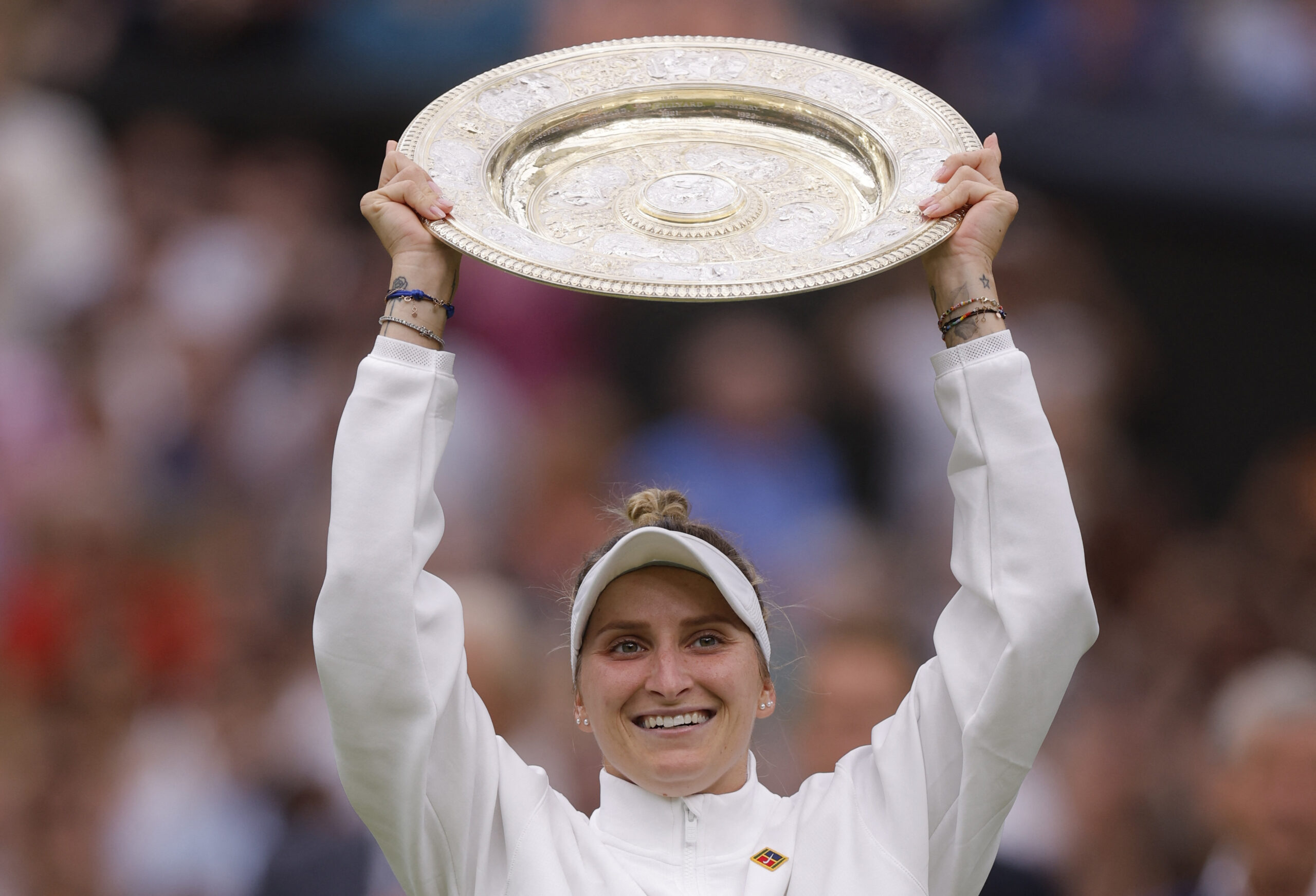 Marketa Vondrousova defeats Ons Jabeur to win Wimbledon women's crown