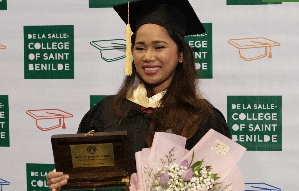 Hidilyn Diaz emotional as she earns college degree from St. Benilde ...