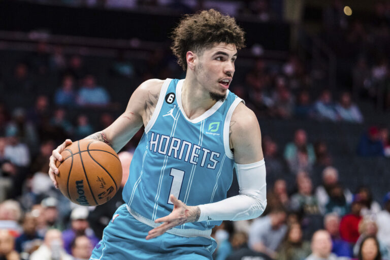 NBA: Hornets' LaMelo Ball wears ankle braces in first practice since ...