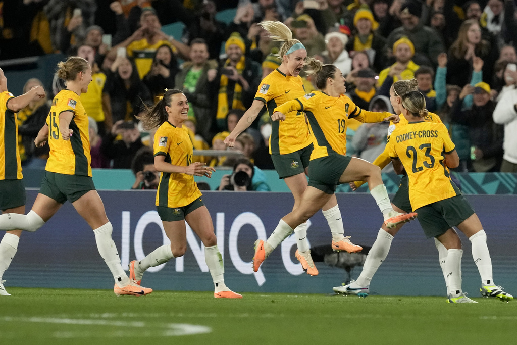 Australia opens Women's World Cup with win over Ireland, despite Sam