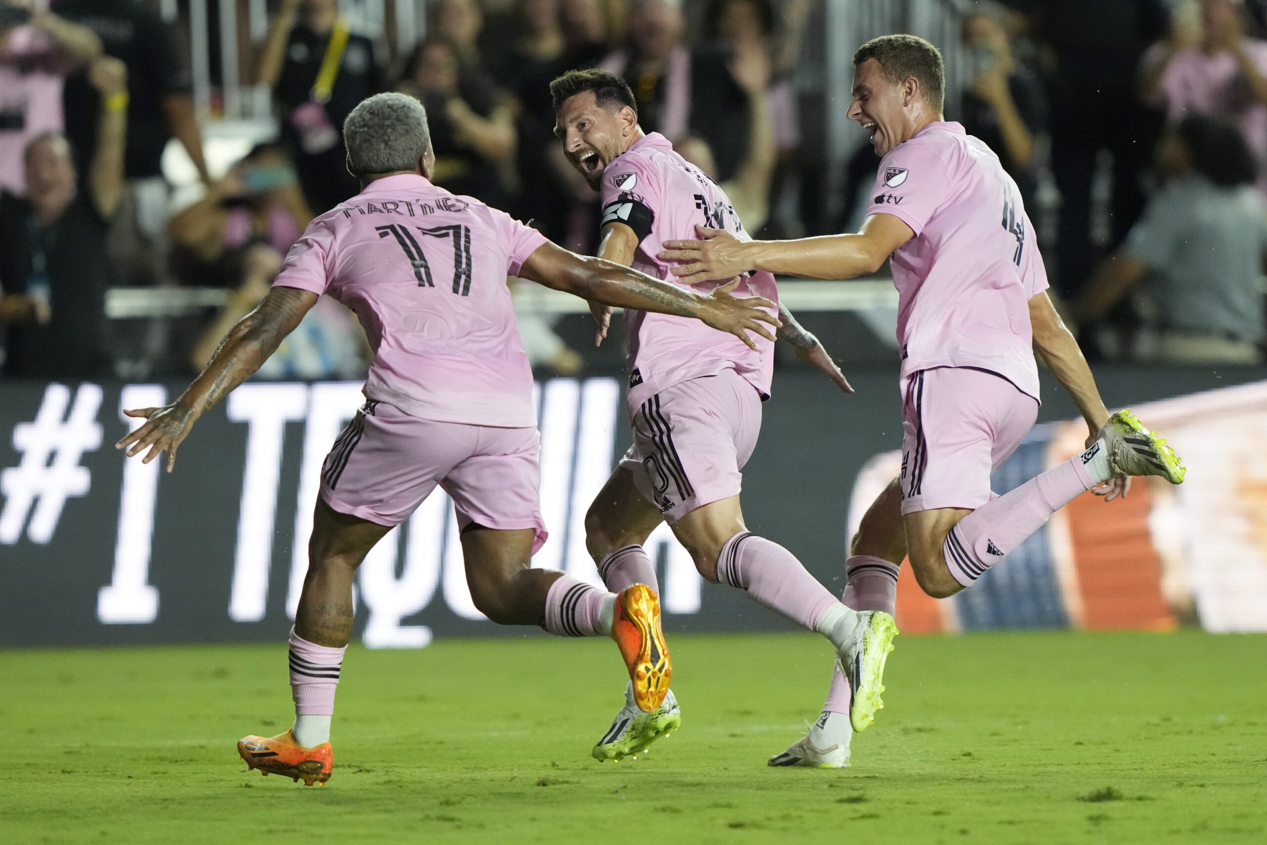 Lionel Messi scores dramatic gamewinning goal in his Inter Miami debut Inquirer Sports