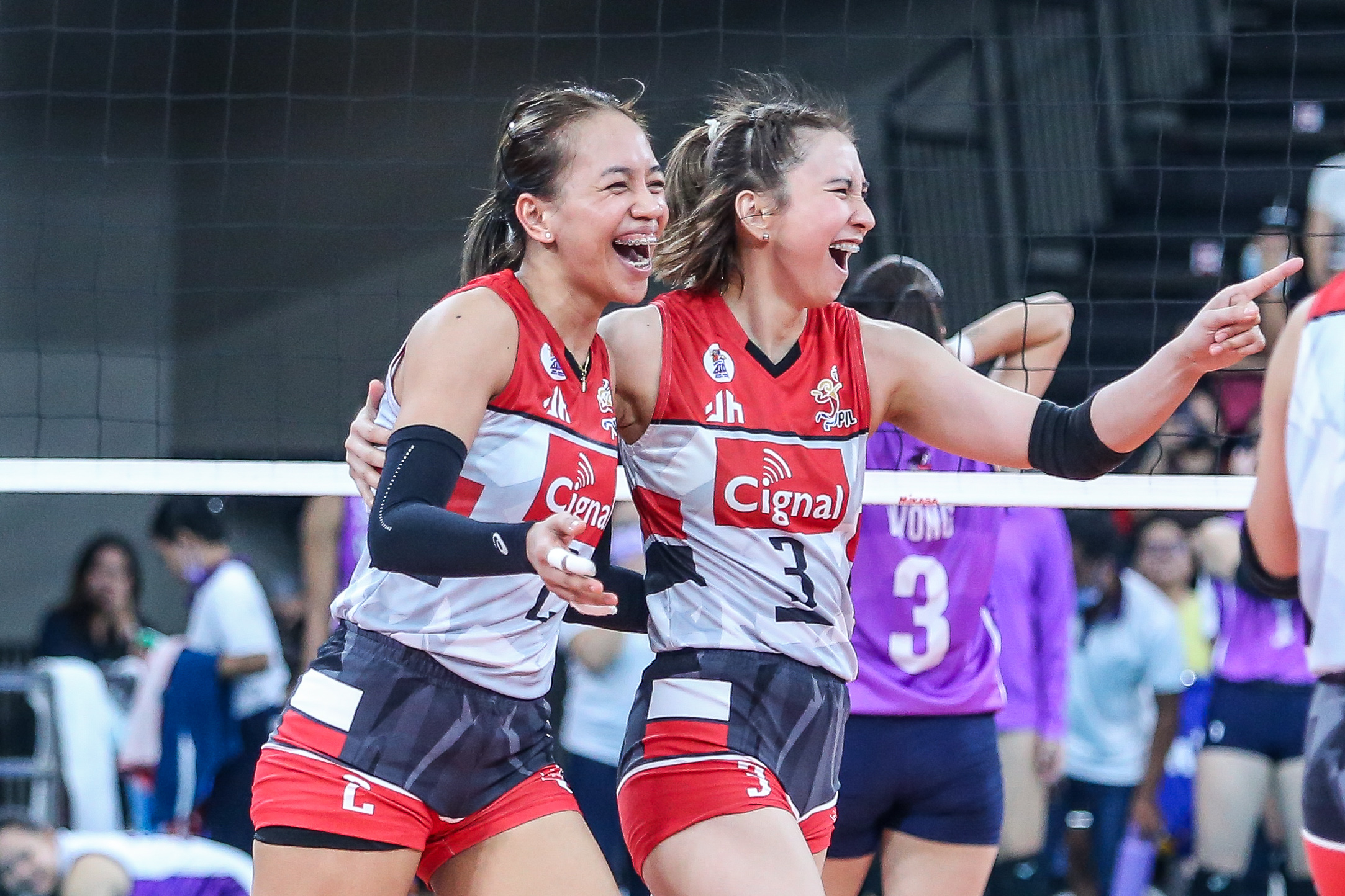 PVL: Cignal claims semis berth, ousts Sisi Rondina-led Choco Mucho