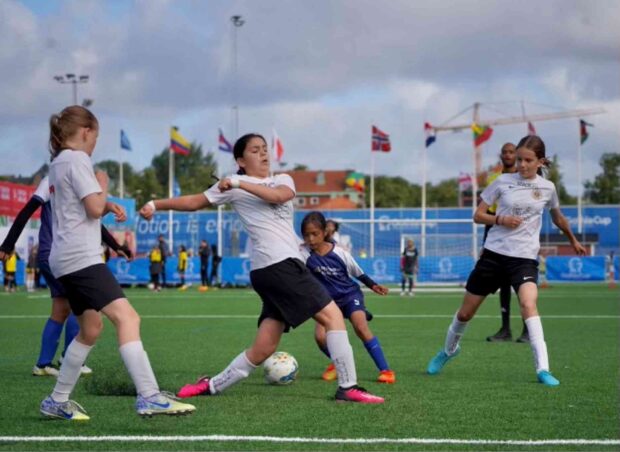 Makati FC’s Renzel Grace Gella (third from left) battles three bigger girls from Sweden. —CONTRIBUTED PHOTO