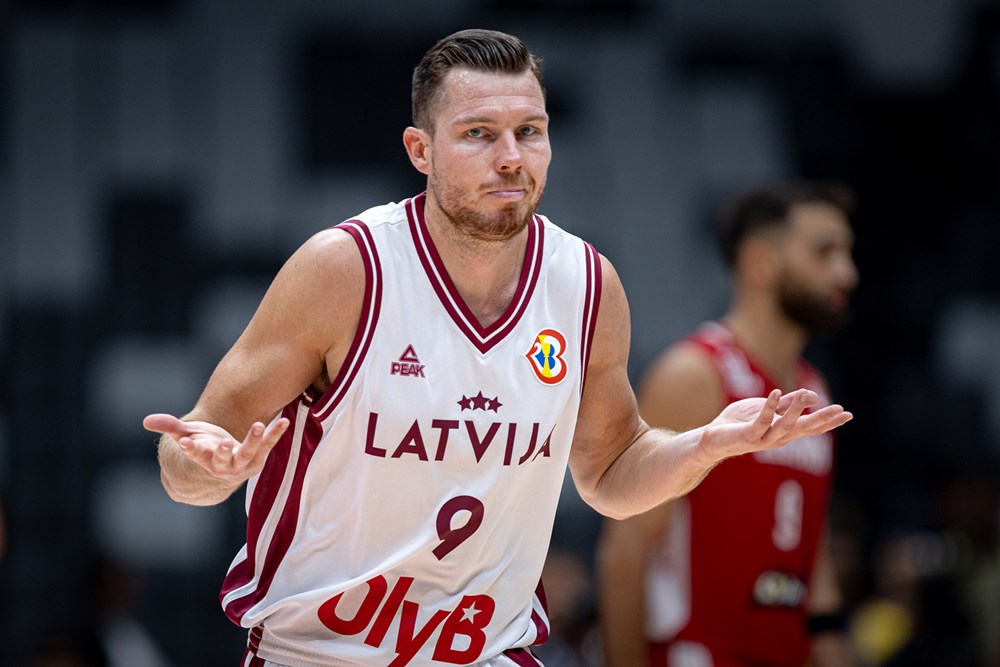 Pasaules kauss basketbolā: Latvija savā pirmajā iznācienā sagrauj Libānu
