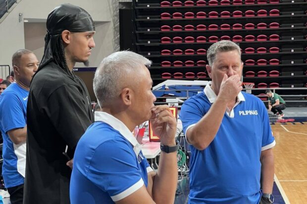 Gilas Pilipinas Jordan Clarkson and coaches Chot Reyes and Tim Cone