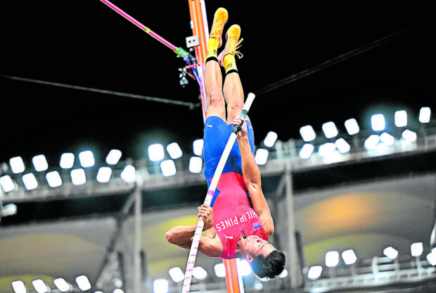 EJ Obiena clears 6 meters for the second time in his career and snares silver behind Mondo Duplantis. —REUTERS