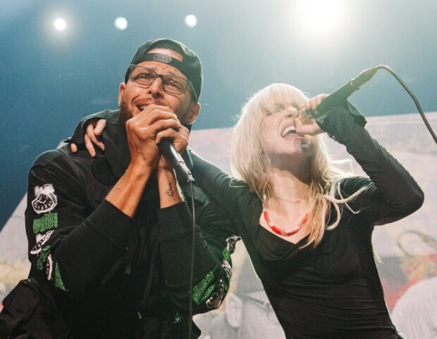 Steph Curry sings on stage during Paramore concert | Inquirer Sports