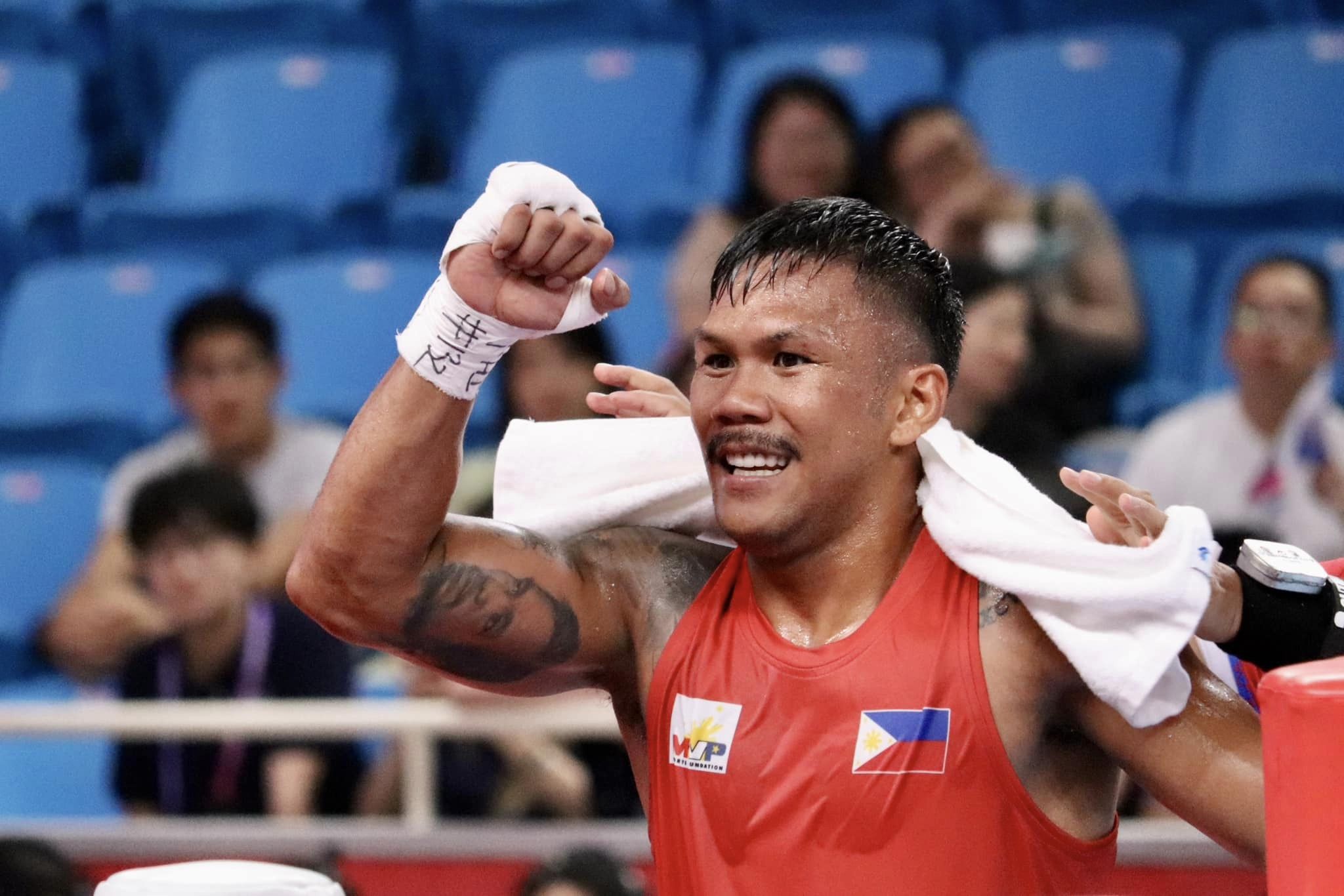 HANGZHOU, China—Eumir Marcial saw his Olympic dream gradually taking shape after advancing to the quarterfinals in boxing at the 19th Asian Games here.Marcial moved three steps closer to a return trip to the Olympics next year in Paris following a 5-0 conquest of Vietnam’s Manh Cuong Nguyen in the men’s 80kg round of 16 late Friday evening at the Hangzhou Gymnasium.
The Tokyo Olympics bronze medalist faces Thailand’s Weerapon Jongjoho in the quarters where the winner will be guaranteed of a bronze medal.
Jongjoho ousted Japanese Issei Aramoto in a referee stopped contest in the round of 16.
Only the finalists in each division will punch a ticket to Paris.
Marcial, who claimed the bronze in the middleweight category during the 2018 Asiad, joined Carlo Paalam (men’s 57kg) and heavyweight John Marvin as the only surviving Filipino boxers out of 10 entries.
