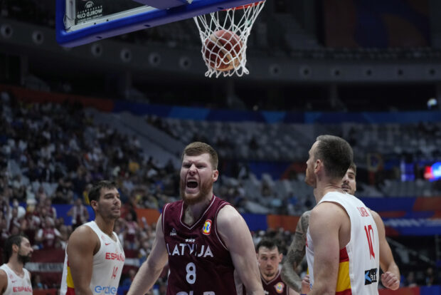 El delantero letón Davis Bertans en la Copa del Mundo FIBA