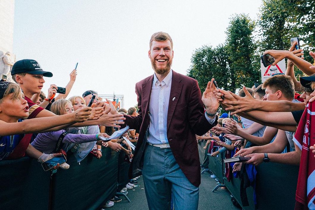 Davis Bertans, member of the Latvian basketball team, is greeted by fans as they return home after their Fiba World Cup campaign.