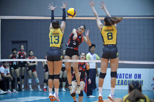 Casiey Dongallo (middle) hopes to play smarter for UE, nowthat she will challenge taller net defenses. —PVL PHOTO