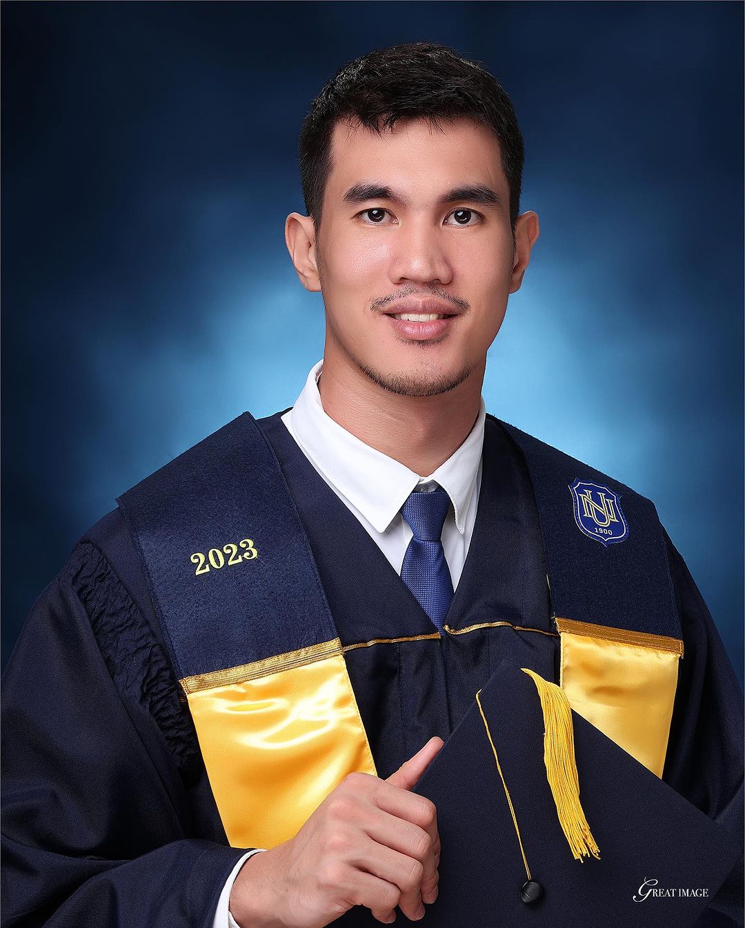 Photo of PBA player Troy Rosario wearing his graduation toga.