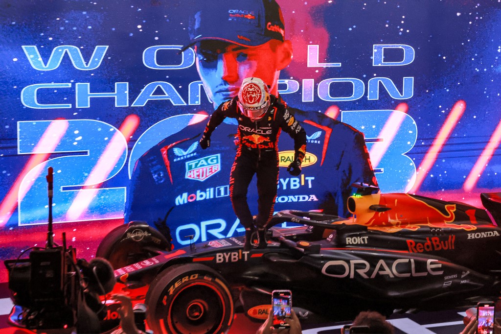 Honda Cars Philippines › Honda's First Formula 1 World Championship Title  for 30 years Max Verstappen Wins the 2021 Drivers' World Championship