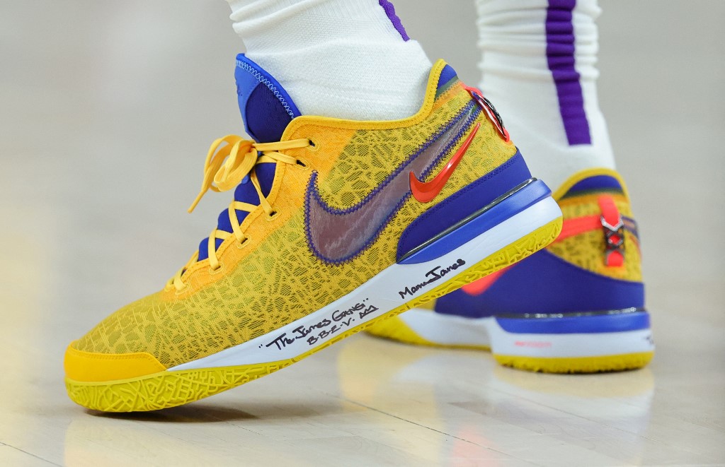 LeBron James debuts ultimate 'Lakers' sneaker 