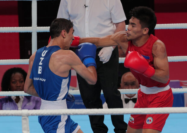 Carlo Paalam vs Abdumalik Khalokov of Uzbekistan in the Asian Games boxing quarterfinals