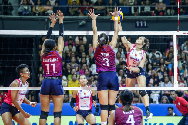 Creamline Cool Smashers vs Choco Mucho Flying Titans in the PVL All-Filipino Conference.