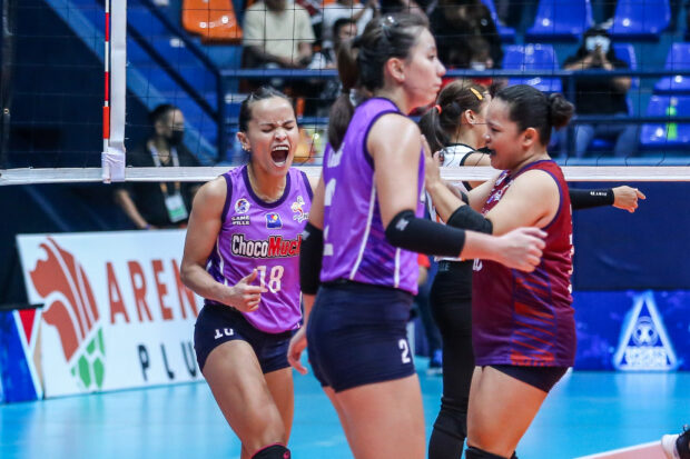 Sisi Rondina and the Choco Mucho Flying Titans PVL 