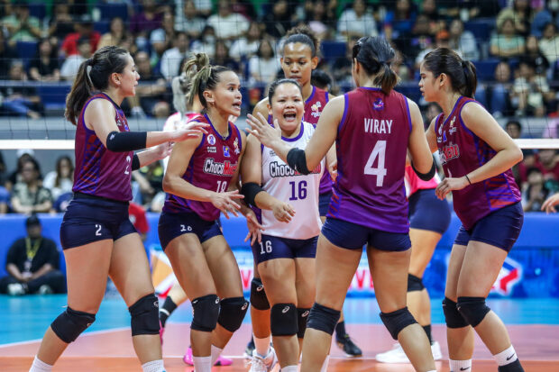 Kat Tolentino and the Choco Mucho Flying Titans face the formidable Creamline Cool Smashers in their first finals stint. –MARLO CUETO/INQUIRER.net