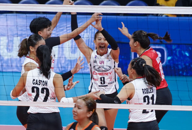 The Crossovers celebrate straight-sets win over Foxies. —AUGUST DELA CRUZ