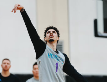 NBA: Hornets' LaMelo Ball wears ankle braces in first practice since ...