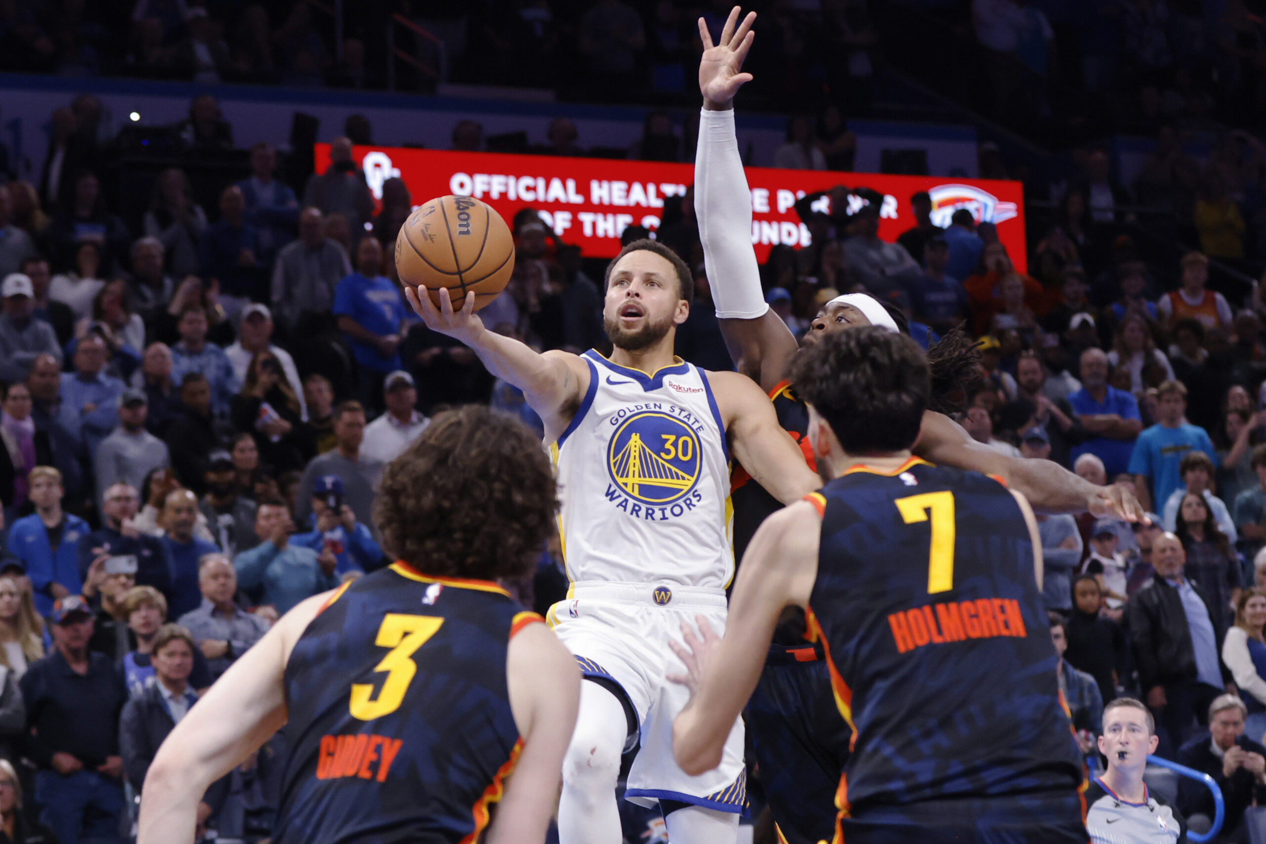 NBA: Steph Curry's Last-second Layup Lifts Warriors Over Thunder ...