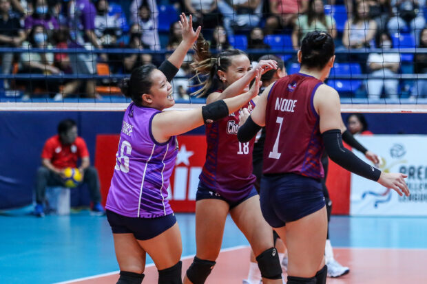 Sisi Rondia and Thang Ponce pace Choco Mucho Flying Titans to a sixth straight win. –MARLO CUETO/INQUIRER.net