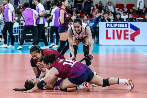 Choco Mucho Flying Titans celebrate come from behind win that sealed their semifinals entry. –MARLO CUETO/INQUIRER.net
