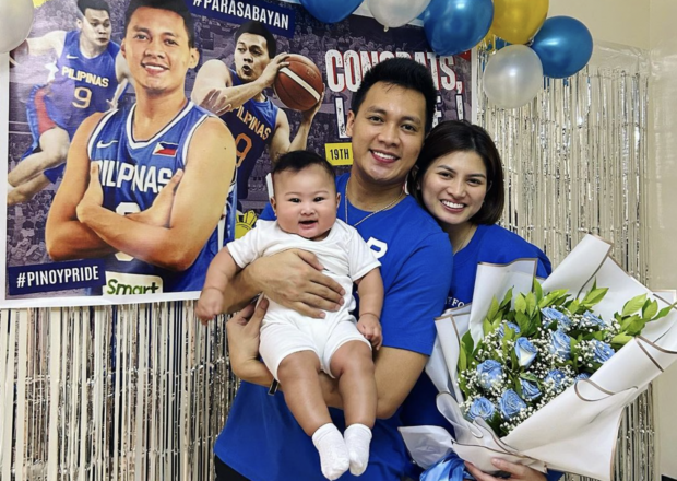 Scottie Thompson with his wife Jinkee and son   Scot Alystair.