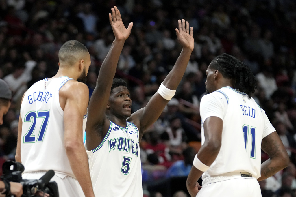 NBA: Timberwolves rally from 17 down to beat Heat