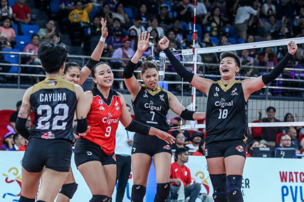 Ria Meneses comes through in clutch for Cignal HD Spikers in the PVL All-Filipino Conference semifinals. 