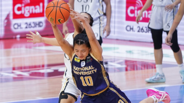 Stefanie Berberabe (No. 10) and the rest of the Bulldogs outhustle the Tigresses. —AUGUST DELA CRUZ