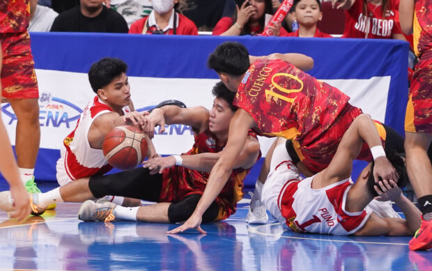 It’s going to be anybody’s ballgame come Sunday when San Beda (in white) and Mapua play for all the marbles. —AUGUST DELA CRUZ