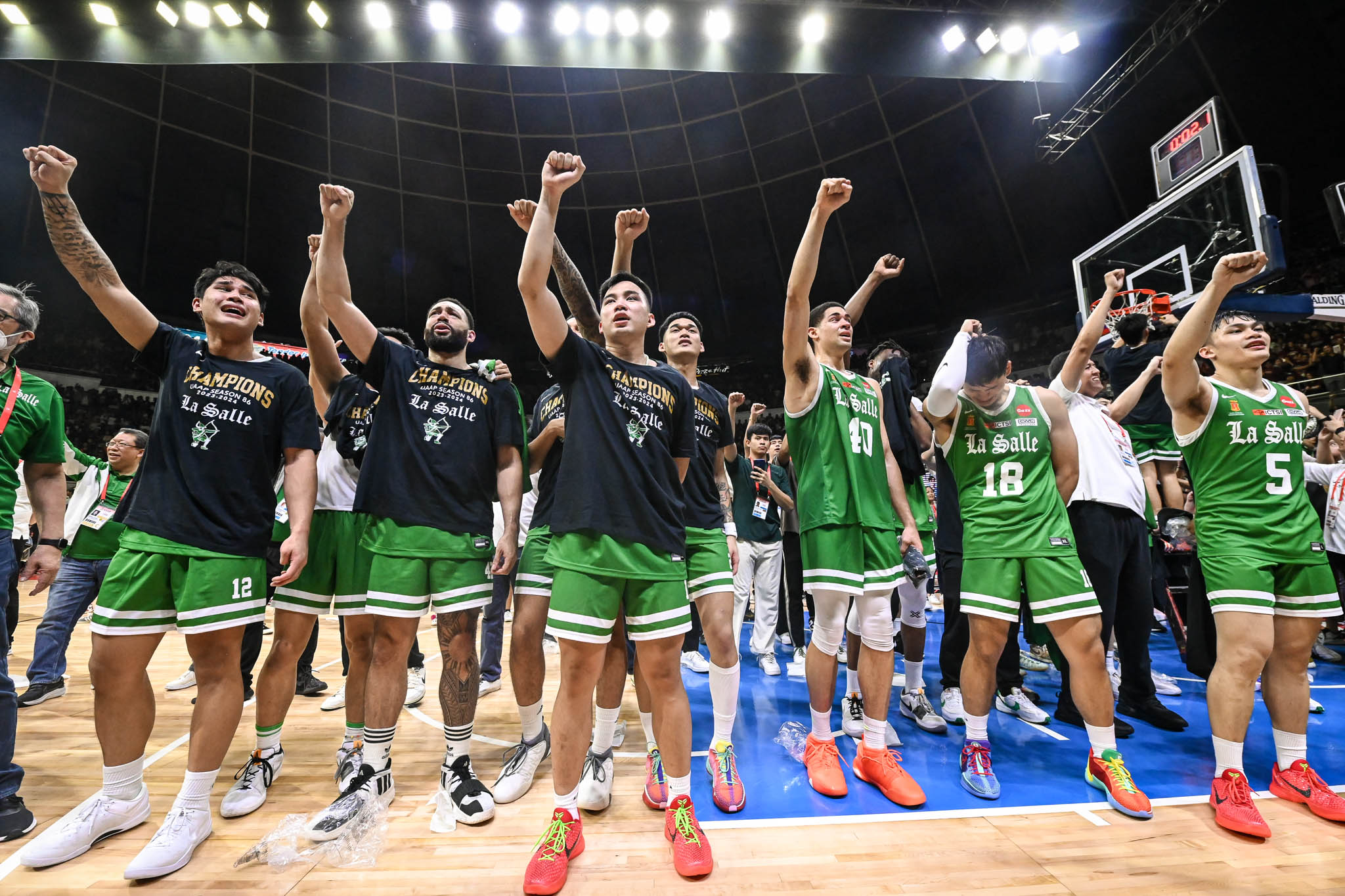 La Salle Green Archers celebrate UAAP Season 86 men's basketball championship.