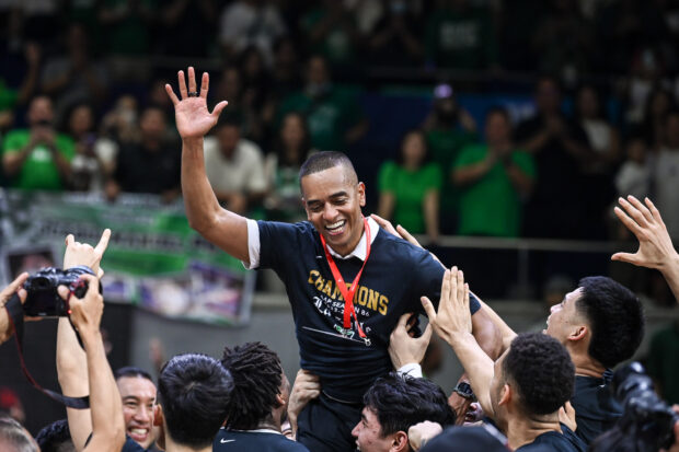 La Salle's Topex Robinson celebrated by his players after UAAP title.