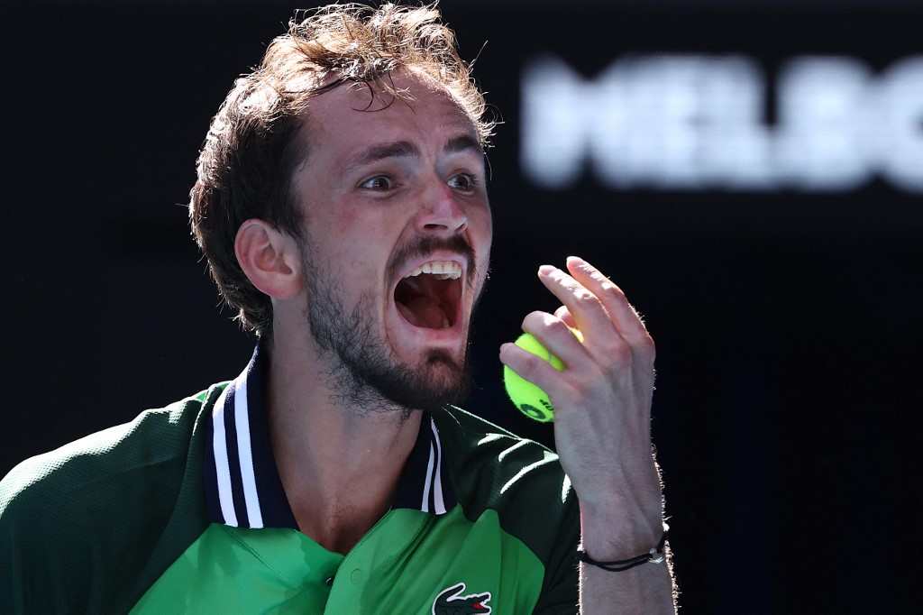 Daniil Medvedev marches into Australian Open quarterfinal