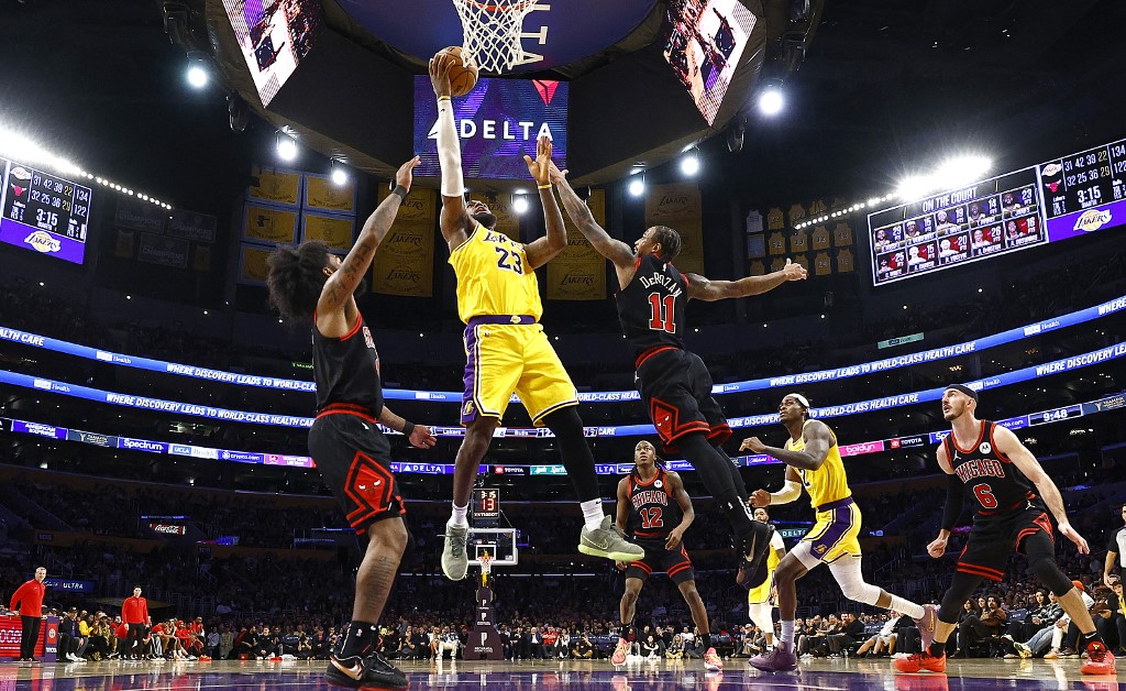 NBA: LeBron, Russell lead Lakers' impressive shooting vs Bulls
