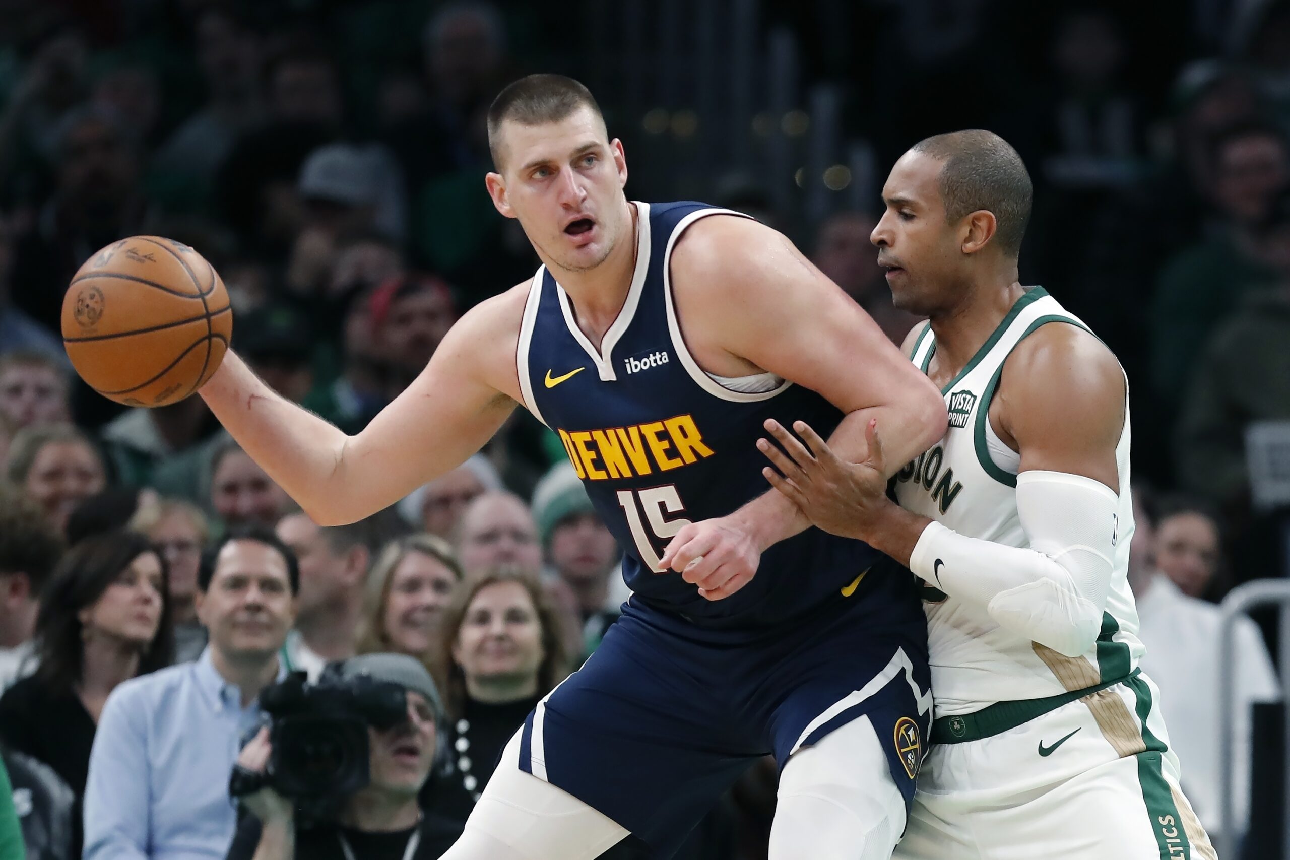 Nuggets bezorgen Celtics hun eerste thuisnederlaag dit seizoen