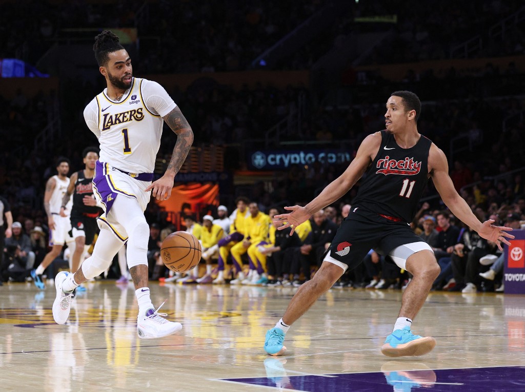 NBA Lakers back to .500 mark with rout of Trail Blazers