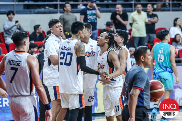 Chris Newsome leads Meralco Bolts past Phoenix Fuel Masters in the PBA quarterfinals match.