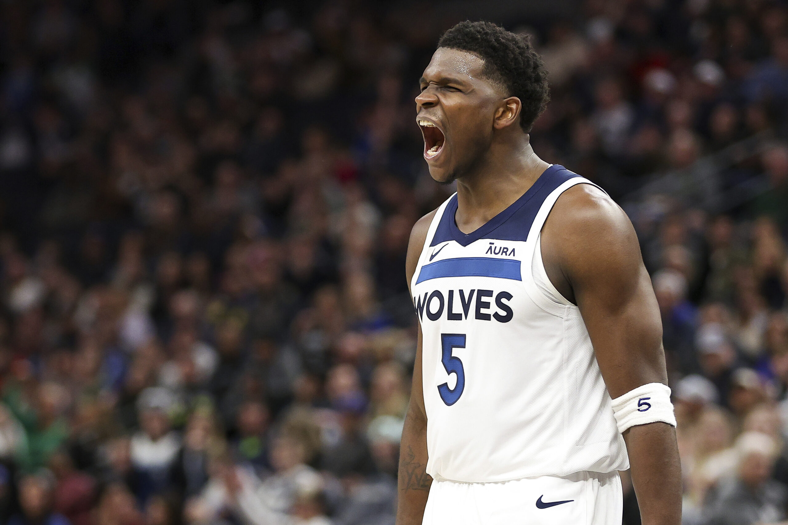 Timberwolves break loose in 2nd half to defeat Rockets